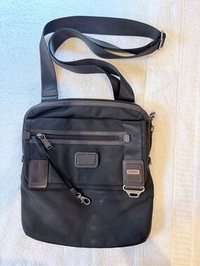 TUMI Alpha Bravo Annapolis Zip Flap crossbody bag